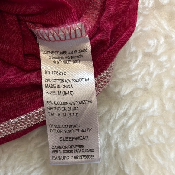 Looney Tunes Women’s Red Graphic T-Shirt - Picture 6 of 10